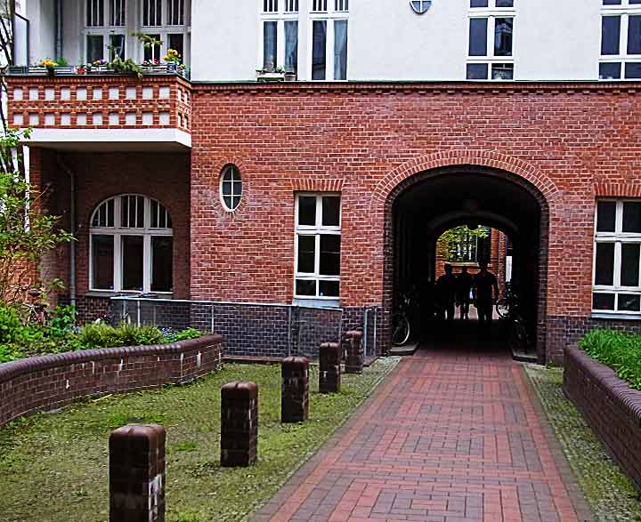 DIE ENTSTEHUNG DER ACKERHÖFE